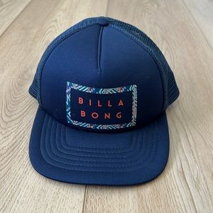 Billabong women’s snap back hat